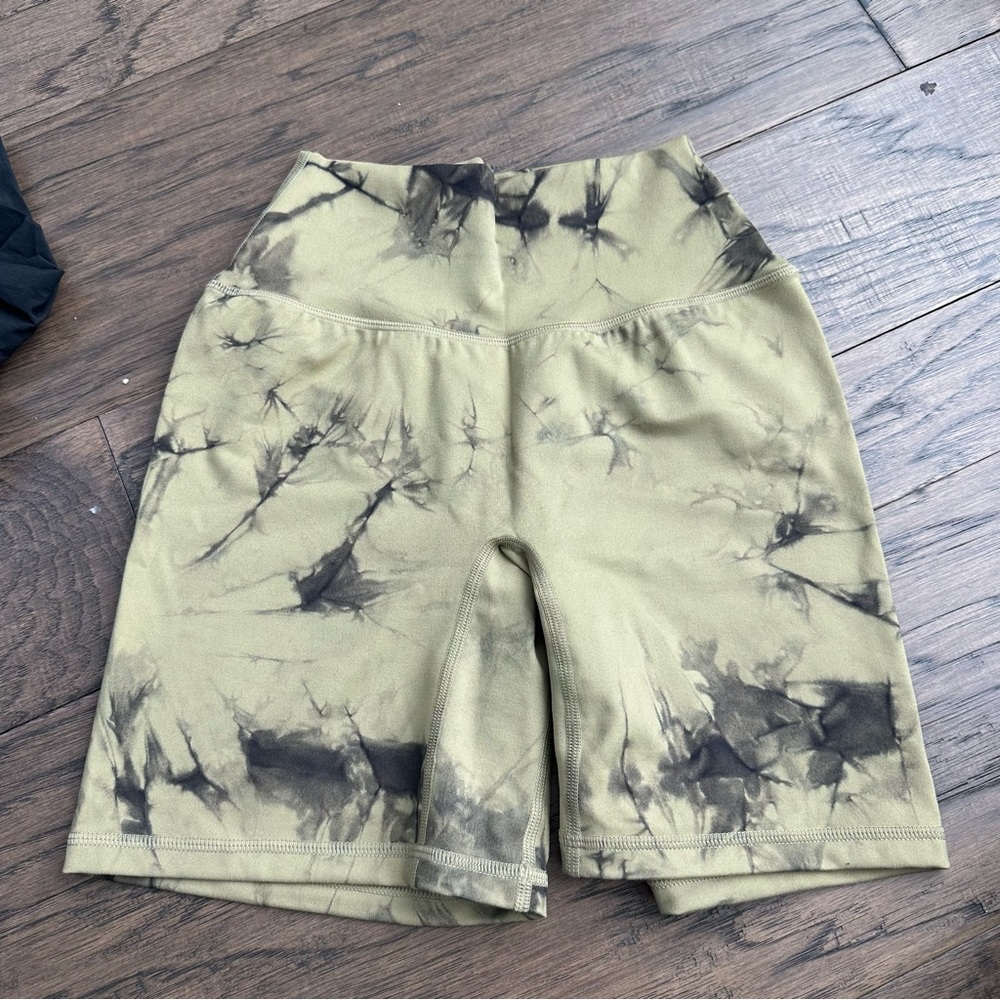 Alphalete Olive Green Tie-Dye Athletic Bike Shorts